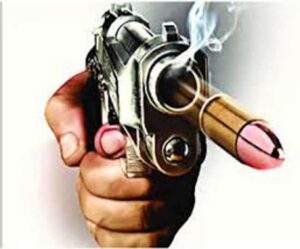 अलीगढ़ मुस्लिम यूनिवर्सिटी कैंपस के डक पॉइंट पर पूर्व छात्र को मारी गयी गोली , हालत गंभीर