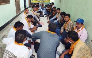 मांगों को लेकर जूनियर इंजीनियरों ने किया उपवास