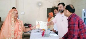 प्रशिक्षक टेनर ने नवनिर्वाचित प्रधानों को दिया प्रशिक्षण