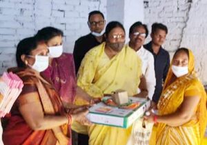 गैस एजेंसी में 101 महिलाओं को मिले निःशुल्क गैस कनेक्शन