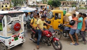 शार्टकट के झाम में शादीपुर क्रासिंग पर जाम