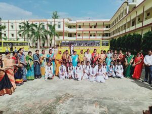 आजमगढ़ : महादेवी स्कूल में हुआ मेंहदी प्रतियोगिता का आयोजन