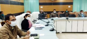 गैर जिम्मेदार अधिकारियों पर होगी कार्रवाई : डीएम