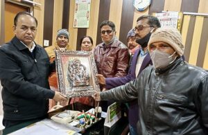 डीआईओएस को वित्त विहीन शिक्षकों ने किया सम्मानित