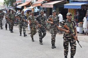 विधानसभा चुनाव को लेकर अर्धसैनिक बलों के साथ निकला गया फ्लैग मार्च