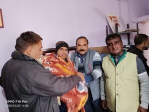 ठंड से ठिठुरते जरूरतमंद लोगों के बीच राहत लेकर पहुंची क्राइम इनफार्मेशन ब्यूरो ऑफ इंडिया की टीम