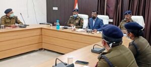 गैर जनपदों से आए संदिग्धों पर निगाह रखे पुलिस : राघवेंद्र