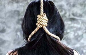 संदिग्ध अवस्था में महिला ने फांसी लगा दी जान