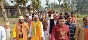 कुशीनगर में नामांकन के बाद बीजेपी नेता ने कसी कमर, गाँवों में किया जनसंपर्क