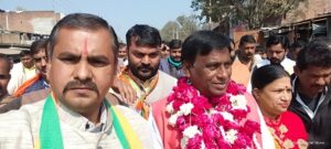 प्रयागराज : बारा विधान सभा चुनाव कार्यालय का प्रत्याशी ने फीता काट वैदिक मंत्रोच्चार के बीच किया उद्घाटन