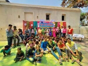 आजमगढ़ : गौरी शंकर घाट पर बच्चों के बीच हुआ होली समारोह का आयोजन