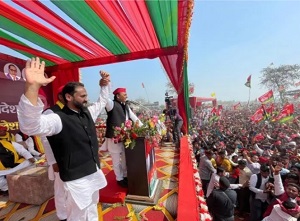 सपा में शामिल हुए सांसद रीता बहुगुणा जोशी के बेटे मयंक, अखिलेश यादव ने कही ये बड़ी बात