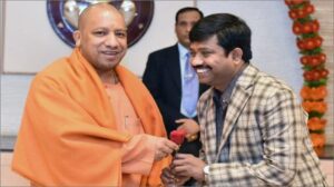 मंत्री नंद गोपाल गुप्ता नन्दी ने तोड़ा बंगला