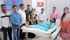 बहन के जन्मदिन पर रक्तदान का दिया तोहफा