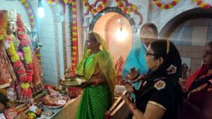 भक्तों ने अष्टभुजा देवी से मांगी परिवार की सुख-समृद्धि