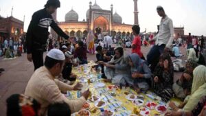 प्रयागराज :ऑल इंडिया मुस्लिम कायस्थ वेलफेयर एसोसिएशन के रोजा इफ्तार में मुल्क में अमन और शांति की मांगी गई दुआएं