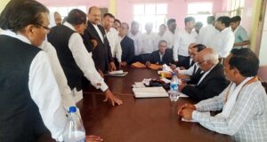 डीबीए चुनाव : आदर्श अधिवक्ता गुट से अध्यक्ष व महामंत्री ने दाखिल किया नामांकन