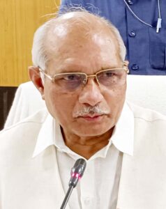 गाय का मूत्र छिड़कने से दूर होंगी घर की बाधाएं : धर्मपाल