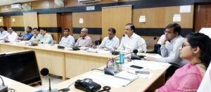 गौवंशों के लिए जन सहयोग से एकत्र किया जाए भूसा : डीएम