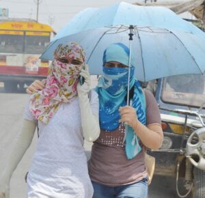 धूप की बढ़ती तपिश से लोग बेहाल