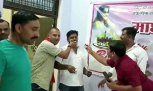 माधुरी के प्रति अजय तिवारी का समर्पण बना चर्चा का विषय