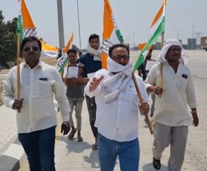 पूर्वांचल एक्सप्रेस वे पर टोल टैक्स वसूलने का कड़ा विरोध…..