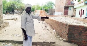 कब्रिस्तान के रास्ते पर भूमाफियाओं ने किया कब्जा