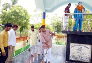 अंबेडकर प्रतिमा स्थल की भाजपाईयों ने की सफाई