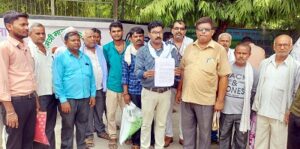 वन विभाग की नोटिस मिलने पर डीएम की चौखट आए पीड़ित