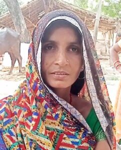 नाली खोदने से मना करने पर महिला को पीटा