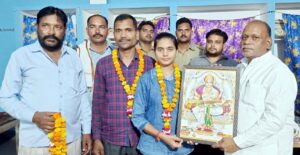 इंटर की टापर को सदर विधायक ने किया सम्मानित