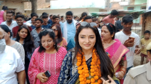 आज़मगढ़ पहुंची भोजपुरी स्टार आम्रपाली दुबे ने काट दिया गर्दा