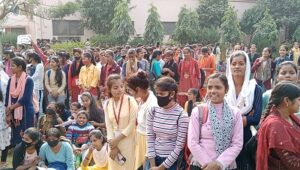 आजमगढ़ के छात्रों ने फीस बढ़ोतरी को लेकर किया धरना प्रदर्शन …
