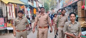 आज़मगढ़ : बिना लाइसेंस पटाखा बेचने वालों पर पुलिस की नजर