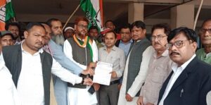 आजमगढ़ के जिलाध्यक्ष नदीम खान के नेतृत्व में विदेश मंत्री को संबोधित पत्रक जिला प्रशासन को सौंपा गया