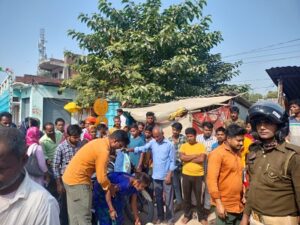 आजमगढ़ : बाइक सवार महिला की रोडवेज बस की चपेट में आने से हुई मौके…