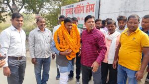 मनोज कुमार गौतम का कांग्रेसियो ने फूल मालाओं से  किया जोरदार स्वागत