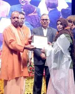 नसीमा बेगम को मुख्यमंत्री योगी आदित्यनाथ जी ने सम्मानित किया