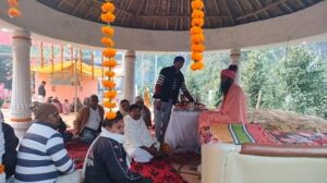 परमहंस आश्रम पर स्वामी कमलेश महाराज के सानिध्य में हुआ भव्य भंडारेआयोजन।