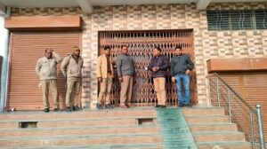 आजमगढ़ प्रशासन का बड़ा एक्शन, अवैध अस्पताल किया सीज