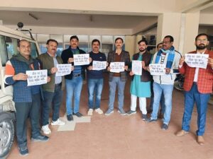 हीरा पर तीन और शिक्षा पर 18 प्रतिशत टैक्स बर्दाश्त नहीं