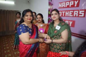 सर्वोदय पब्लिक स्कूल में अनोखे ढ़ंग से मनाया गया मातृ दिवस