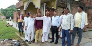 आज़मगढ़ : नाला जाम की समस्या को लेकर ईओ ने किया औचक निरीक्षण