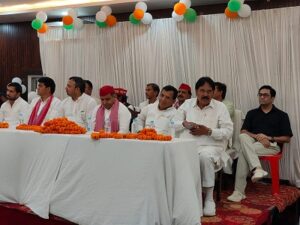 आजमगढ़ के सांसद जनता के बीच , प्रबुद्ध वर्ग सम्मलेन में पहुंचे सांसद धर्मेन्द्र यादव