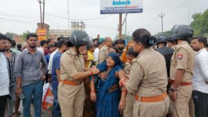 आज़मगढ़ में हत्या के बाद परिजनों सड़क पर लगाया जाम , भाजपा का सक्कारिय कार्यकर्ता था दीपू चौधरी