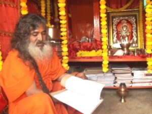 पयहारी बाबा की अनोखी कहानी, 41 साल का मौन और 40 साल से चाय पर है जीवित….