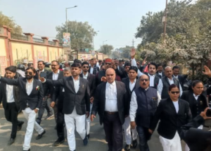 अधिवक्ताओं के विरुद्ध लाए गए कानून पर विरोध, राष्ट्रपति को संबोधित ज्ञापन मंडलायुक्त को सौंपा