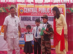 “बच्चों की मेहनत रंग लाई, टॉपर्स ने बढ़ाया स्कूल का मान”सेंट्रल पब्लिक स्कूल जाफरपुर के बच्चों ने मनाया कामयाबी का जश्न 