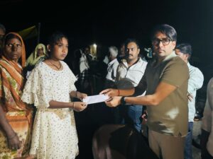 आज़मगढ़ : जब आग ने सब कर दिया तबाह तब रात को निकला मसीहा …फिर ?