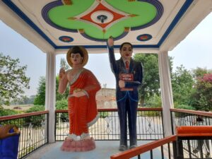 आजमगढ़ : बाबा साहब की प्रतिमा खंडित, ग्रामीणों में आक्रोश, डेढ़ घंटे तक अहरौला-कप्तानगंज मार्ग रहा जाम